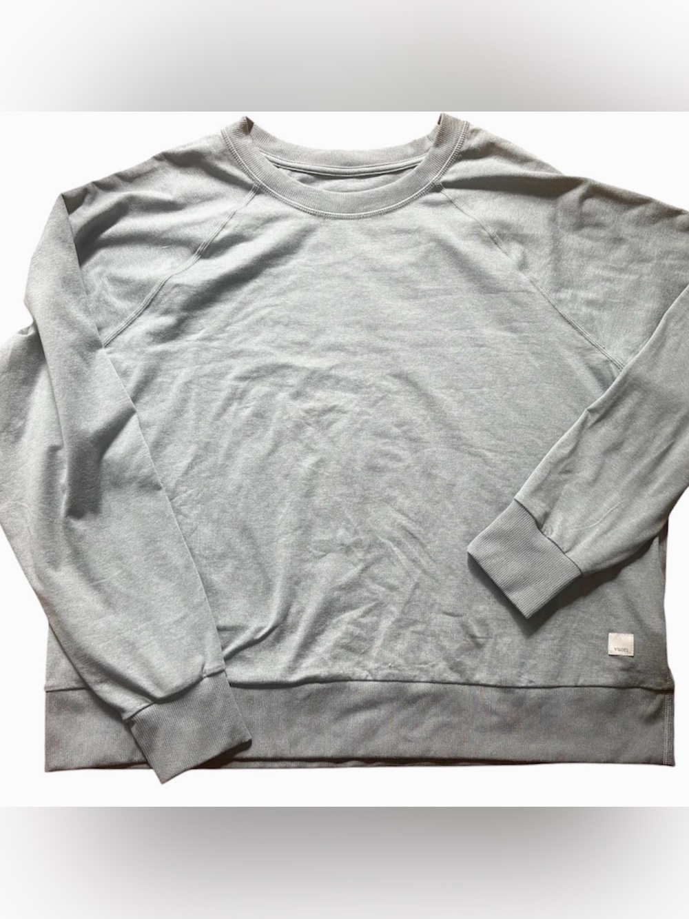 Vuori Long Sleeve Halo Crew  Womens Work Out Top size M Gray Sage Run Gym Yoga